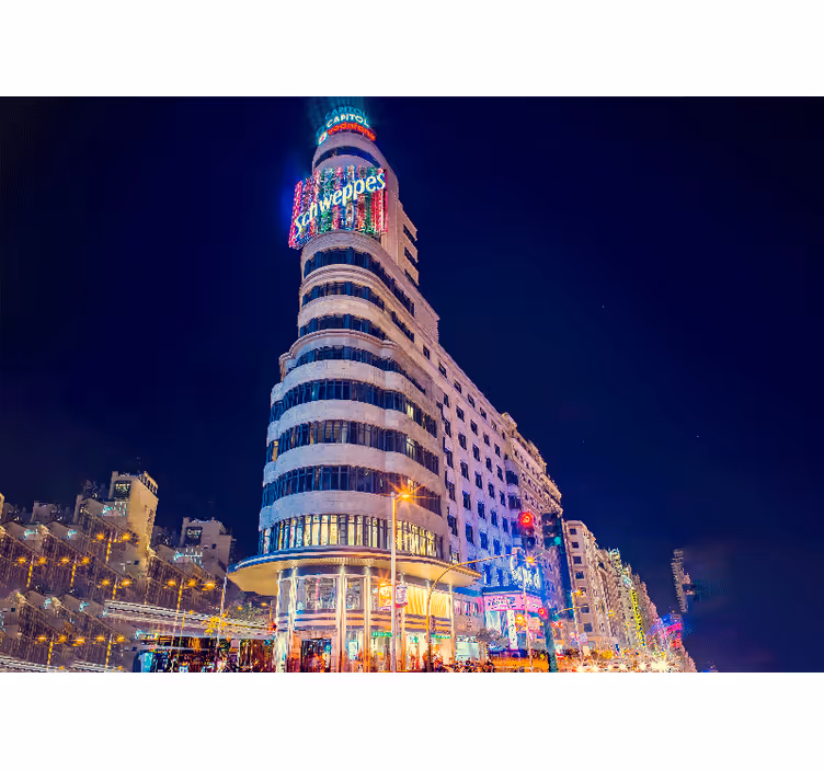 Tenda a rullo camera da letto gran vía dal basso di sera - TenStickers