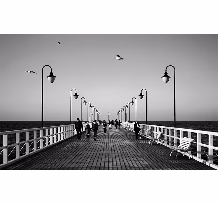 Fotomurale città passeggiata sul molo in riva al mare - TenStickers
