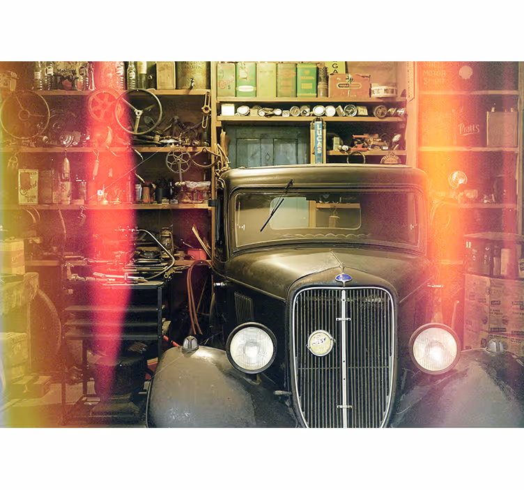 Fotomurale veicoli vetrina di auto d'epoca - TenStickers