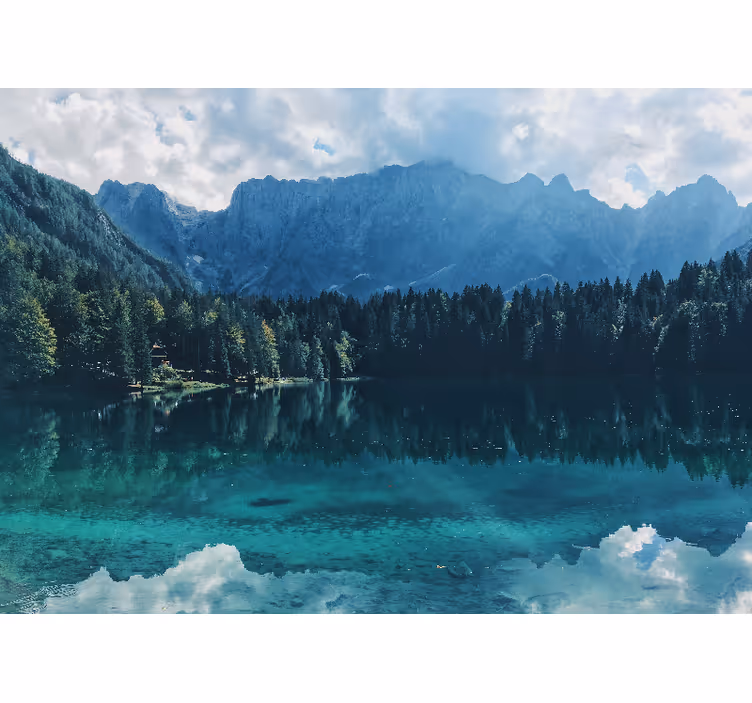 Fotomurale montagna Grande lago di montagna blu - TenStickers