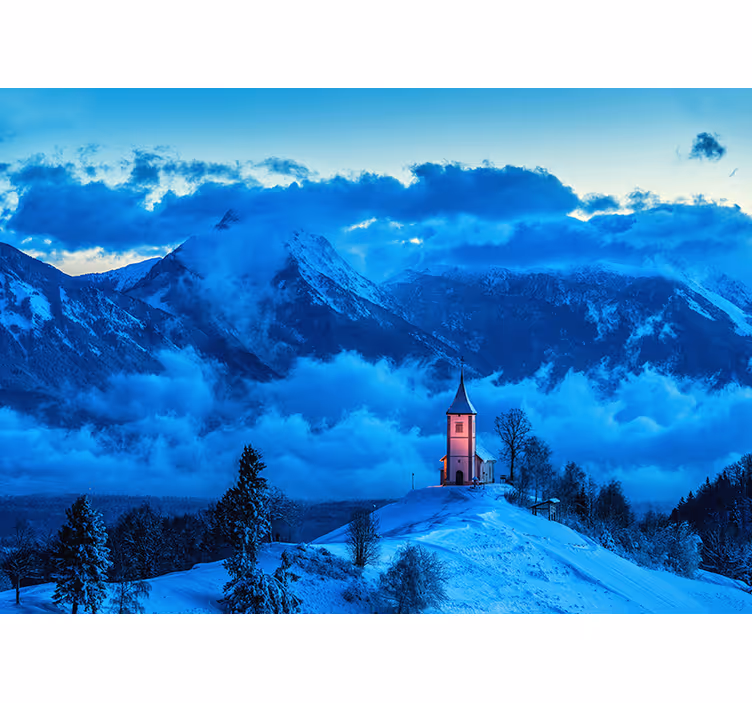 Fotomurale montagna chiesa innevata - TenStickers