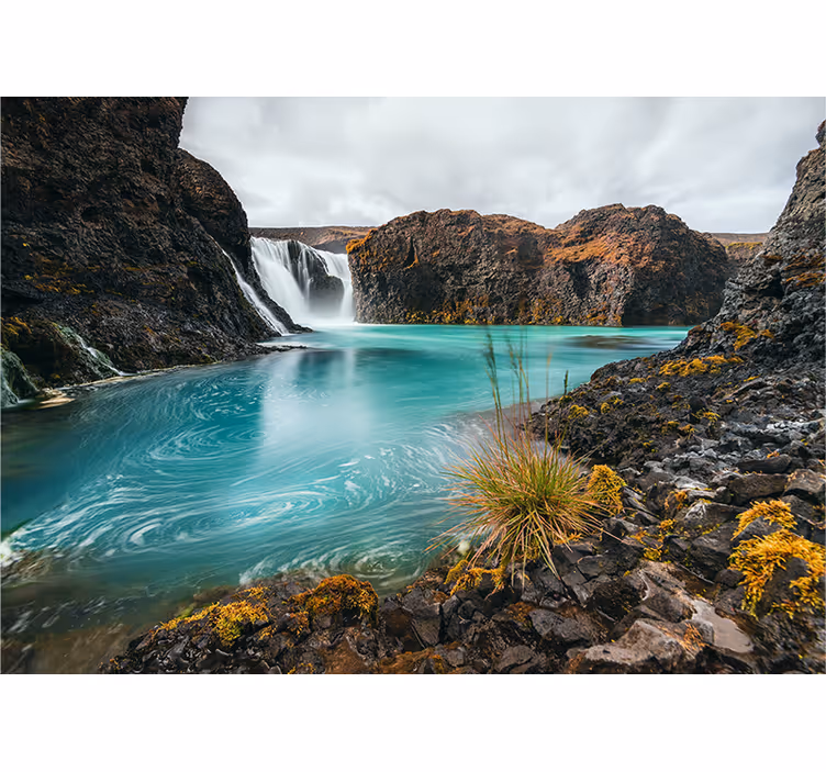 Fotomurale montagna oasi di cascate sereni - TenStickers