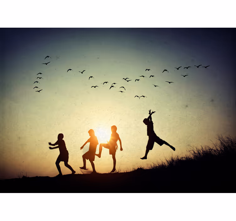 Fotomurali persone silhouette di bambini che giocano - TenStickers
