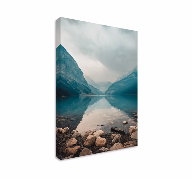 Quadro paesaggio vista serena sul lago e sulle montagne - TenStickers
