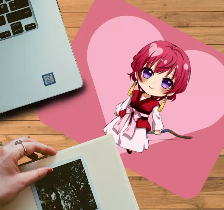 Tappetino mouse anime personaggio chibi con cuore - TenStickers