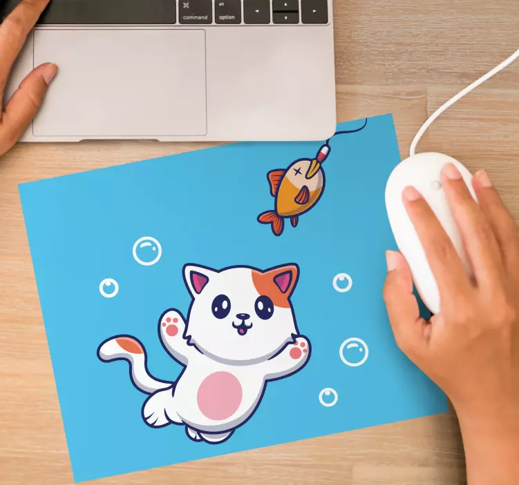 Tappetino mouse gaming gatto giocoso alla pesca - TenStickers