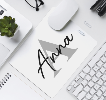 Tappetino per mouse con nome Grande iniziale e nome - TenStickers
