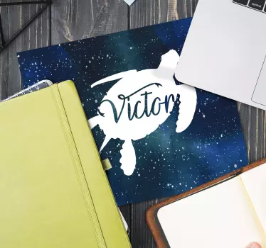 Tartaruga con motivo a galassia e nome mousemat personalizzato - TenStickers