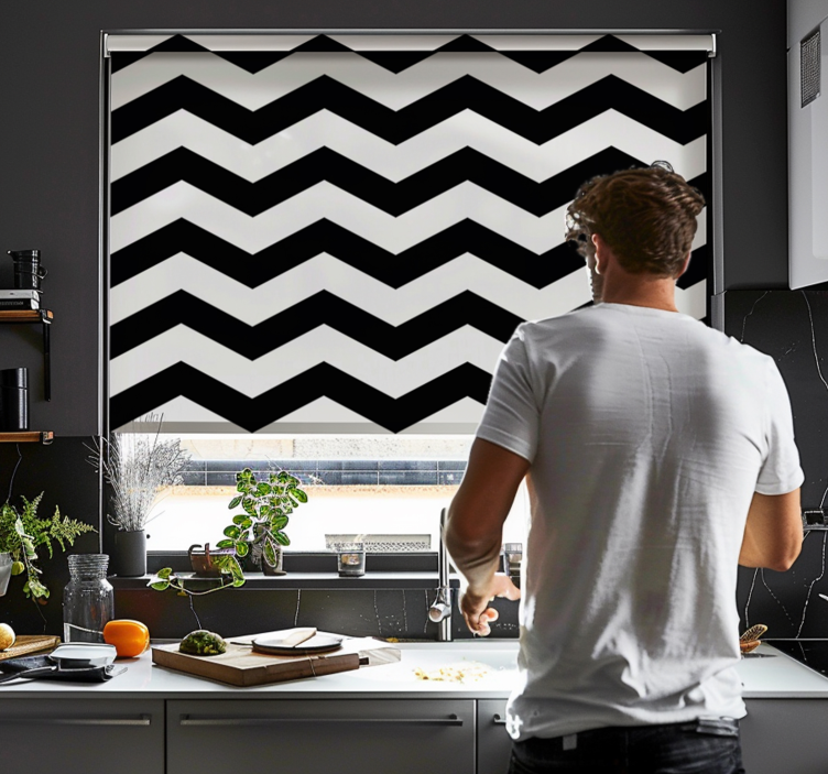 Tenda a rullo cucina motivo a chevron bianco e nero - TenStickers
