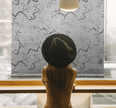 Tenda a rullo alberi con rami e fiori - TenStickers