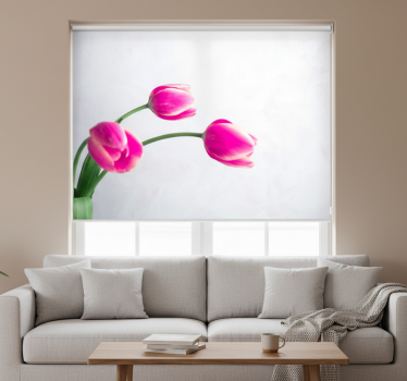 Tenda a rullo bianca tre tulipani su sfondo bianco - TenStickers