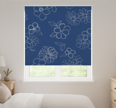 Tenda a rullo camera da letto fiori con contorno blu - TenStickers