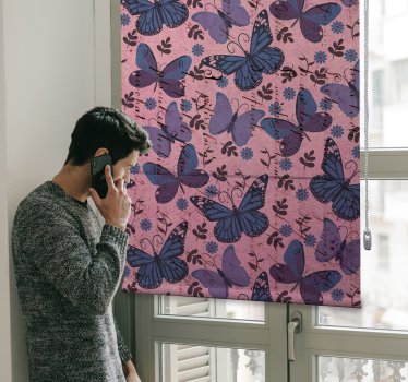 Tenda a rullo farfalle sfondo rosa - TenStickers