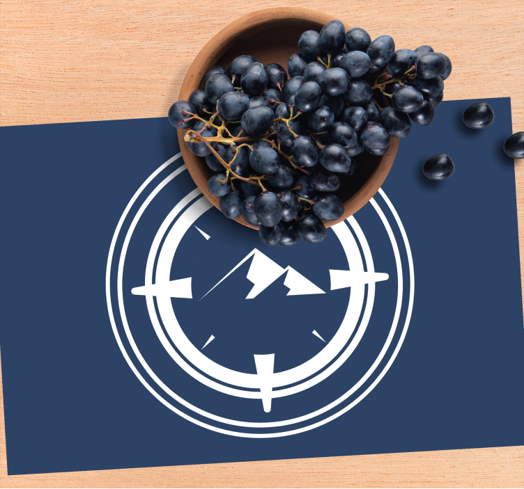 Tovaglietta americana moderna grafica bussola montagna - TenStickers