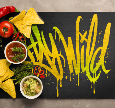 Tovaglietta americana frase rimani selvaggio script - TenStickers