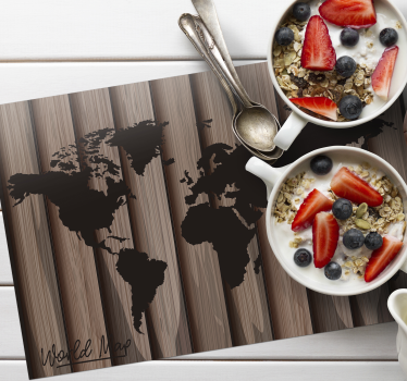 Tovaglietta con motivo in legno e mappa del mondo - TenStickers