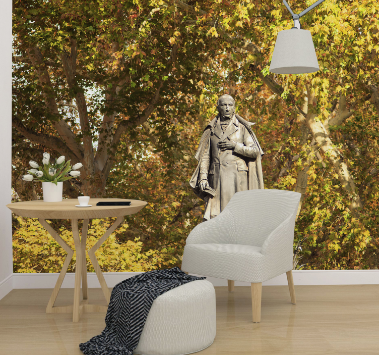 Fotomurali persone statua tra il fogliame - TenStickers