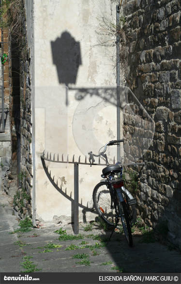 Poster di paesaggio vinile ombra lampione e bicicletta - TenStickers