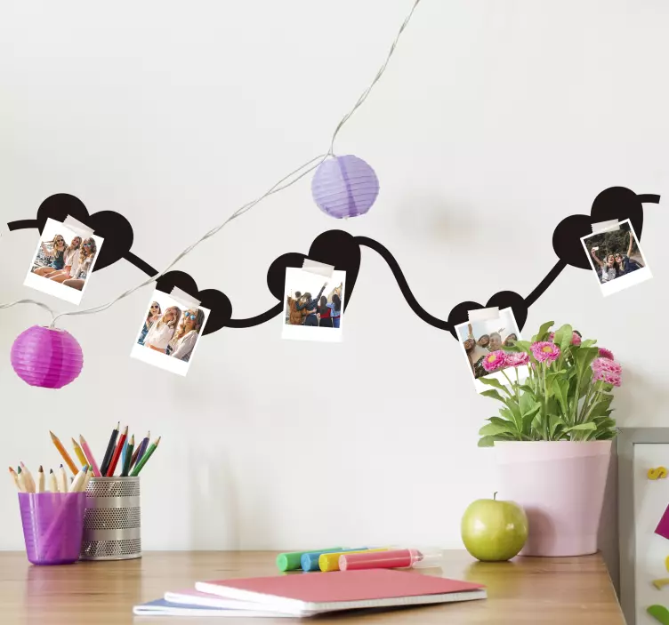 Adesivo amore esposizione di foto con fili di cuore - TenStickers