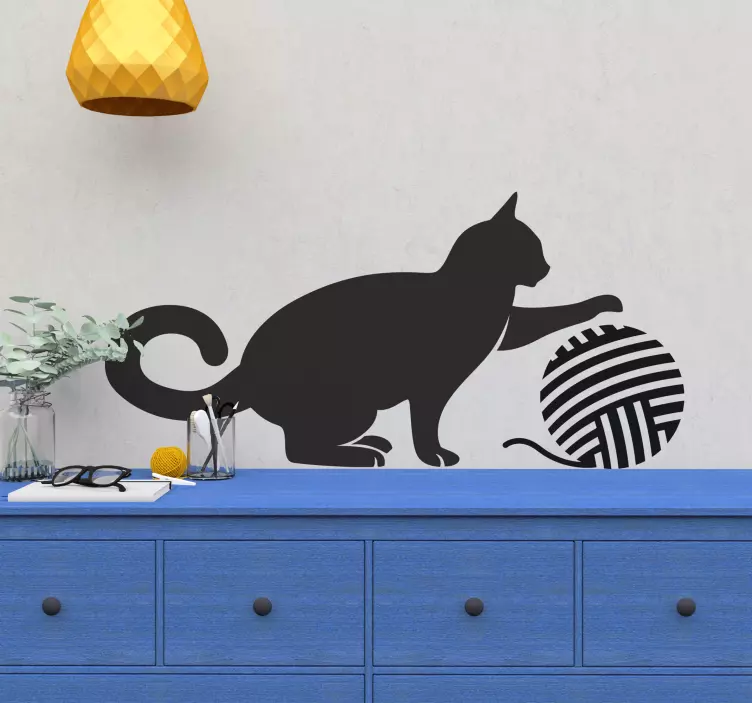 Adesivo murale gatto con gomitolo - TenStickers