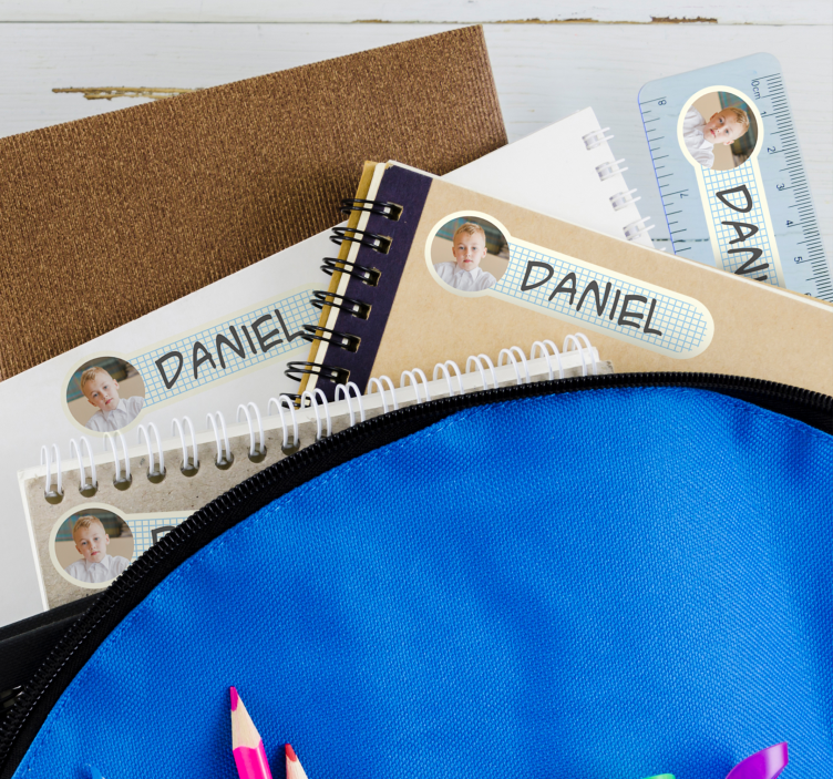 Adesivo personalizzato targhetta con nome personalizzata - TenStickers