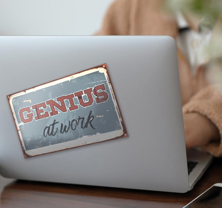 Adesivo per laptop iscrizione 'genio al lavoro' - TenStickers