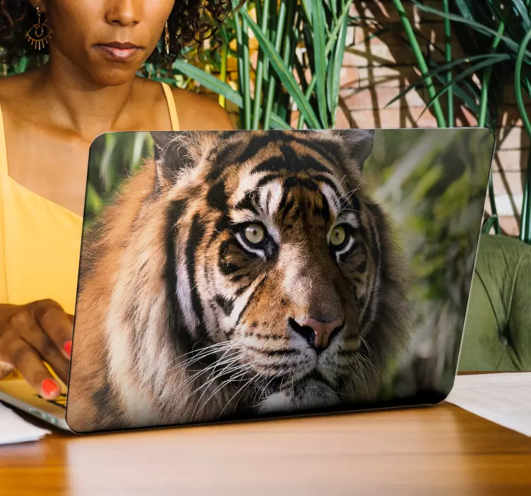 Adesivo per laptop profilo di tigre maestoso - TenStickers