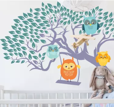 Adesivo animale gufi giocosi sugli alberi - TenStickers
