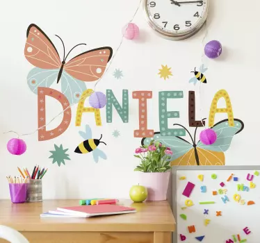 Adesivo neonato farfalle con nome personalizzato - TenStickers