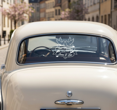 Adesivo per auto piccioni innamorati appena sposati - TenStickers