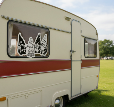 Adesivo per camper gnomi felici attorno al fuoco - TenStickers
