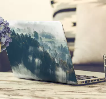 Adesivo per laptop paesaggio forestale nebbioso - TenStickers