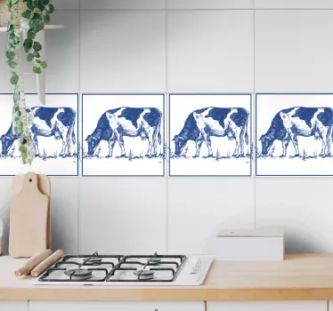 Adesivo per piastrelle scena di mucche al pascolo - TenStickers
