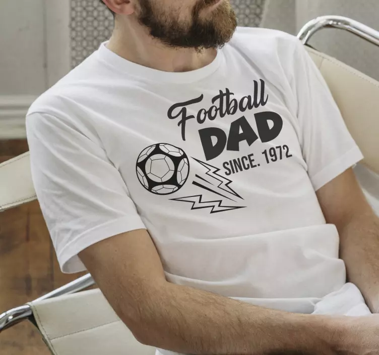 T-shirt con motivo di calcio e scritta - TenStickers