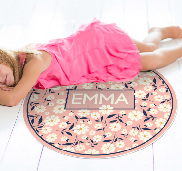 Tappeto vinile con nome cerchio floreale personalizzato - TenStickers