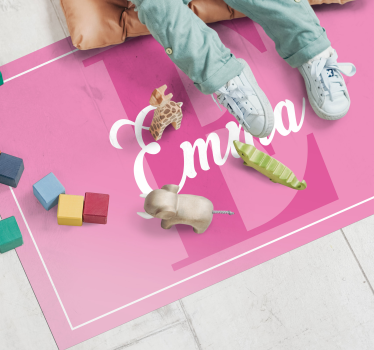 Tappeto vinile per bambini disegno rosa con iniziale - TenStickers